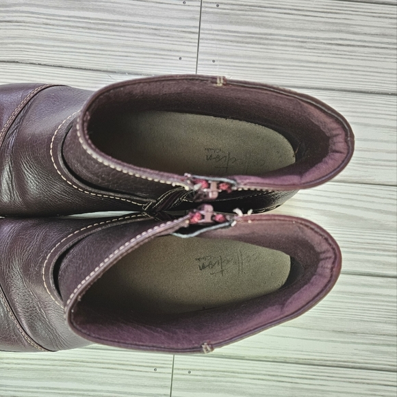 Clarks Collection Leather Ankle Boots in Ashland Pine Burgundy Size 8.5 - Picture 11 of 11